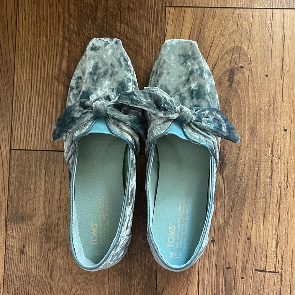 Brand New TOM’s Crushed Velvet Slip On Alpargata Size 9.5